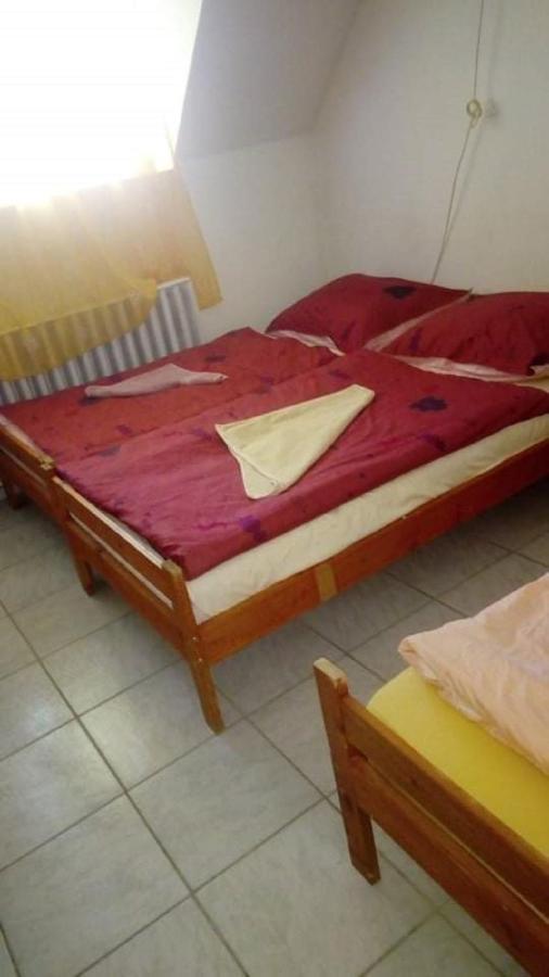 Malomtavi Vendeghaz Hotel Таполца Стая снимка