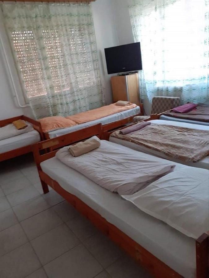 Malomtavi Vendeghaz Hotel Таполца Екстериор снимка
